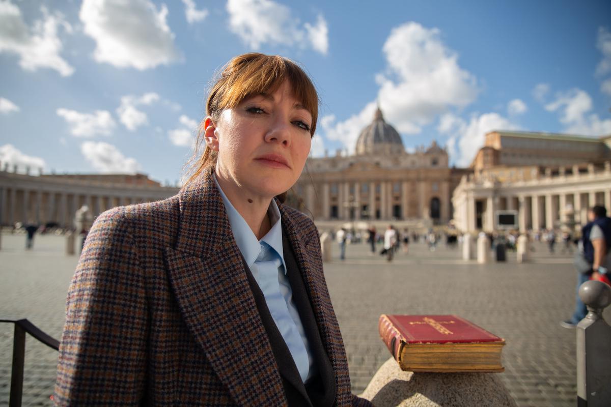 Series crítica de "La Tierra según Philomena Cunk", de Charlie Brooker